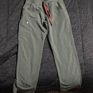 FIGS Women’s Kade Scrub Pants in Bonsai